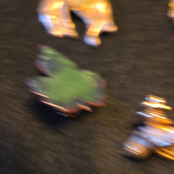 Assorted Brooch and Pin Collection - Picture 5 of 8